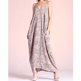 This comfy maxi dress is perfect for our eternal summer island, and why not? Staycations near home :-) Dress up or down this pocketed dress, you will look stunning anyway!