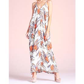 This comfy maxi dress is perfect for our eternal summer island, and why not? Staycations near home :-) Dress up or down this pocketed dress, you will look stunning anyway!