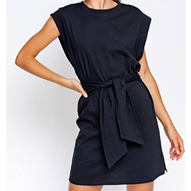 This muscle black dress featuring and adjustable belt to highlight the wais is a must have in your closet.